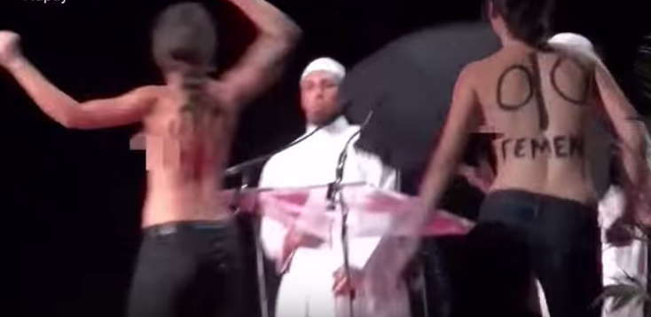 Video: Dua Wanita Bertelanjang Dada Ikut Tampil Di Mimbar Konferensi Islam Prancis