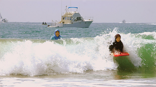 hijab-surfer