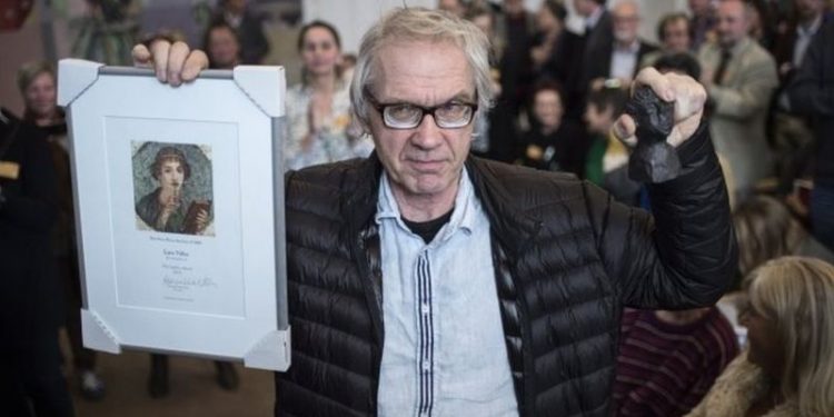 Lars Vilks, berusia 75 tahun, hidup di bawah perlindungan polisi setelah menjadi sasaran ancaman pembunuhan setelah menggambar kartun Nabi Muhammad.