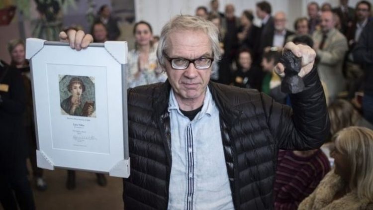 Lars Vilks, berusia 75 tahun, hidup di bawah perlindungan polisi setelah menjadi sasaran ancaman pembunuhan setelah menggambar kartun Nabi Muhammad.