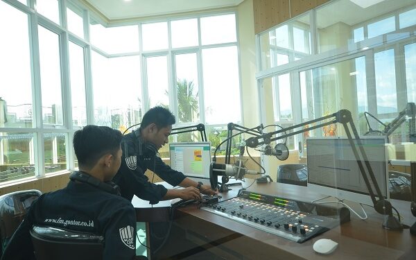 Dibalik Berdirinya Suara Gontor FM, Jaya Di Udara Abadi Di Hati