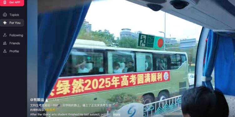 Jangan Biarkan Generasi Kita Hanyut di Layar: Belajar dari Douyin, Saudara Tertibnya TikTok